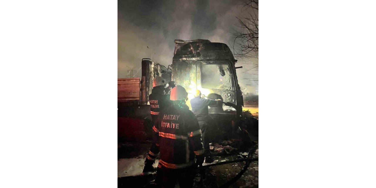 Seyir halindeki tır alev aldı