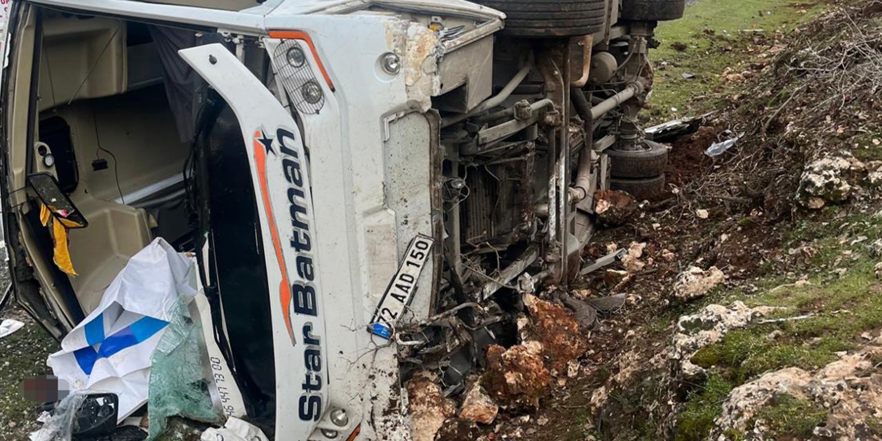 Mardin’de yolcu otobüsü devrildi: 24 yaralı