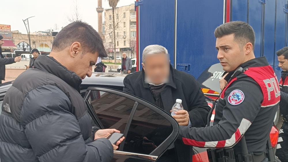 Lokantayı basıp kardeşini vurdu