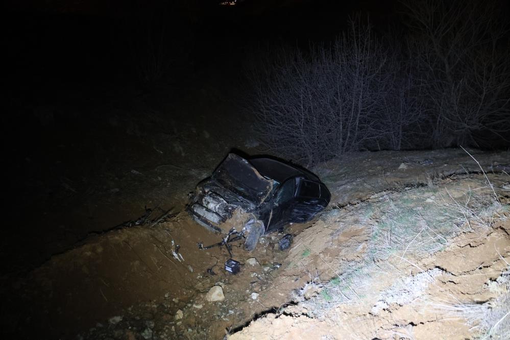 Otomobil şarampole uçtu: 2’si ağır 5 yaralı