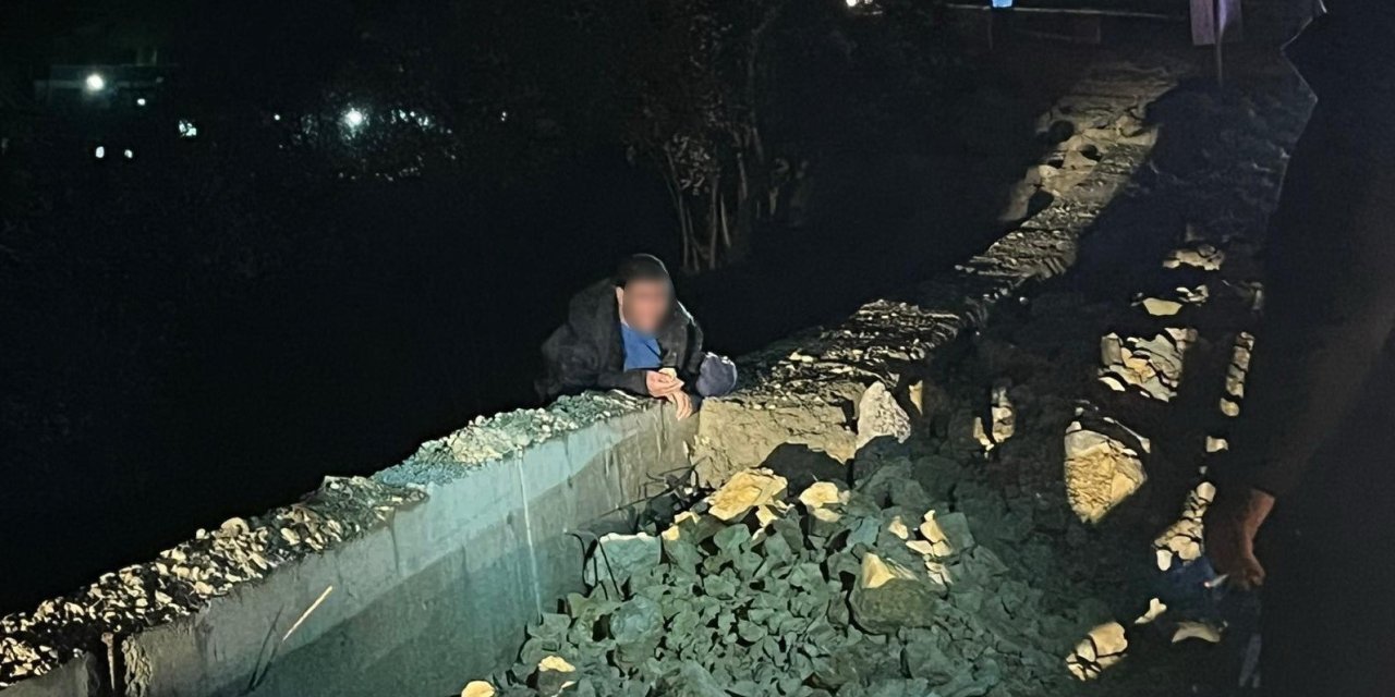 Köprüden atlamak isteyen şahıs ikna edildi