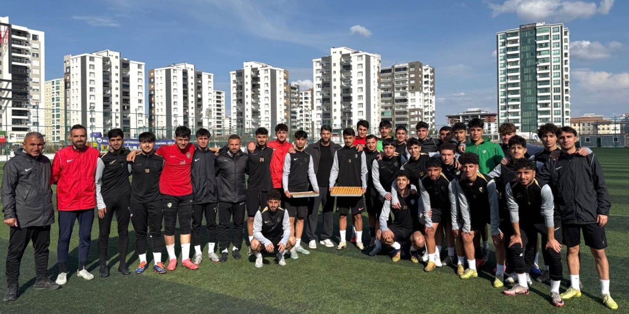 Amedspor’da Anlamlı Ziyaret: Kahraman Demirtaş Altyapıyla Buluştu