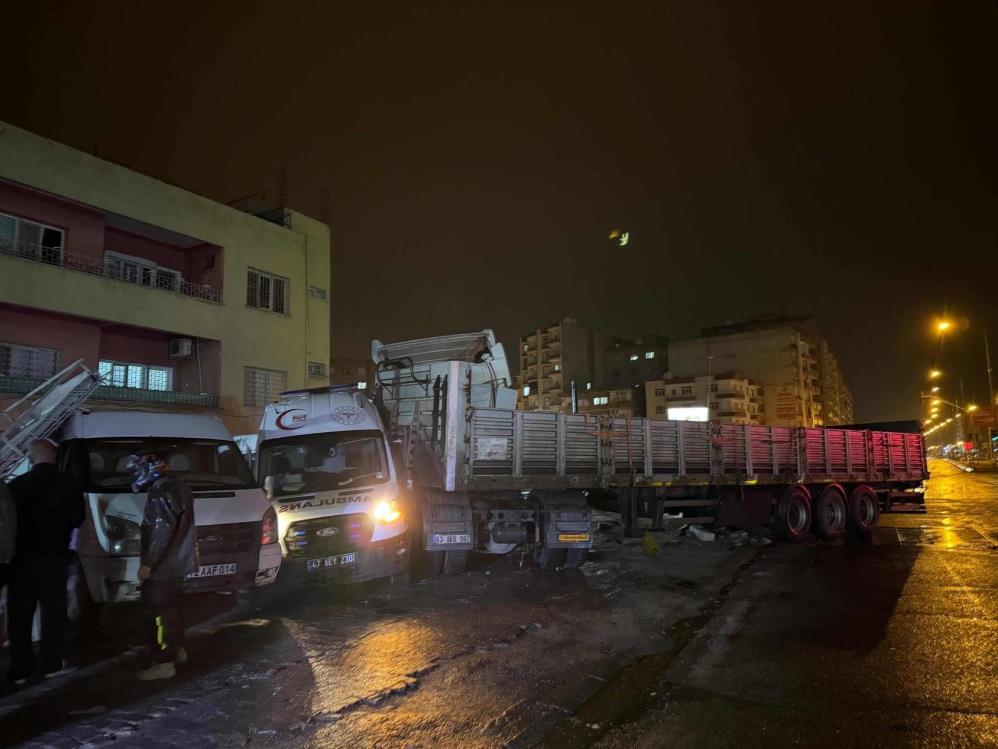 Zincirleme trafik kazası: 4 yaralı