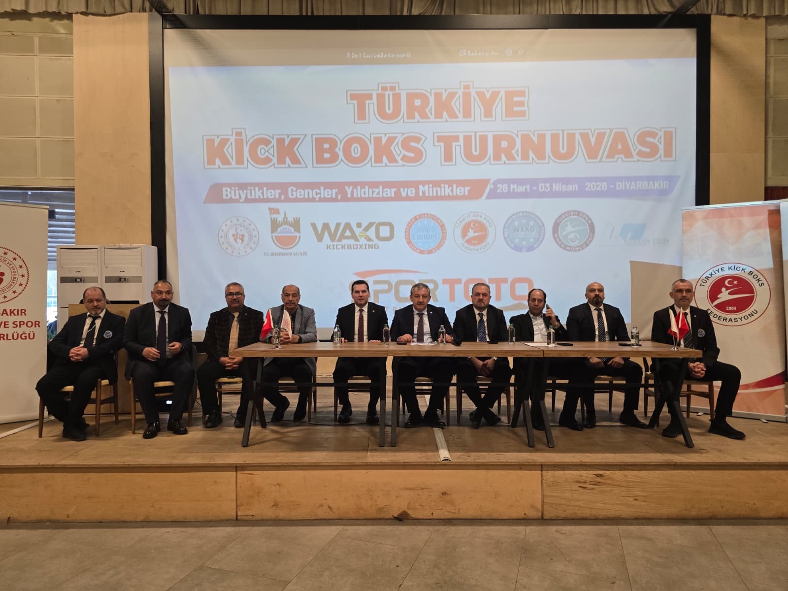 Diyarbakır’da kick boks antrenörleri bir araya geldi