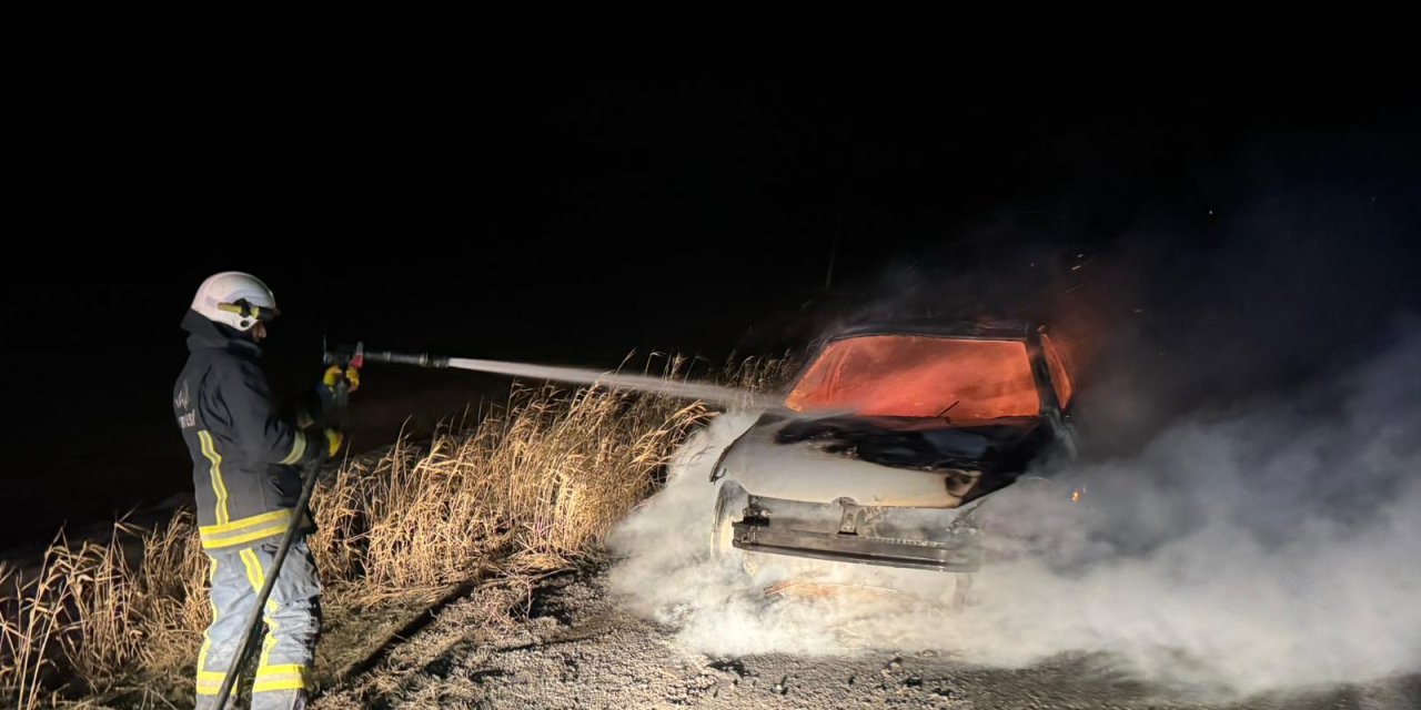 Seyir halindeki otomobil yandı