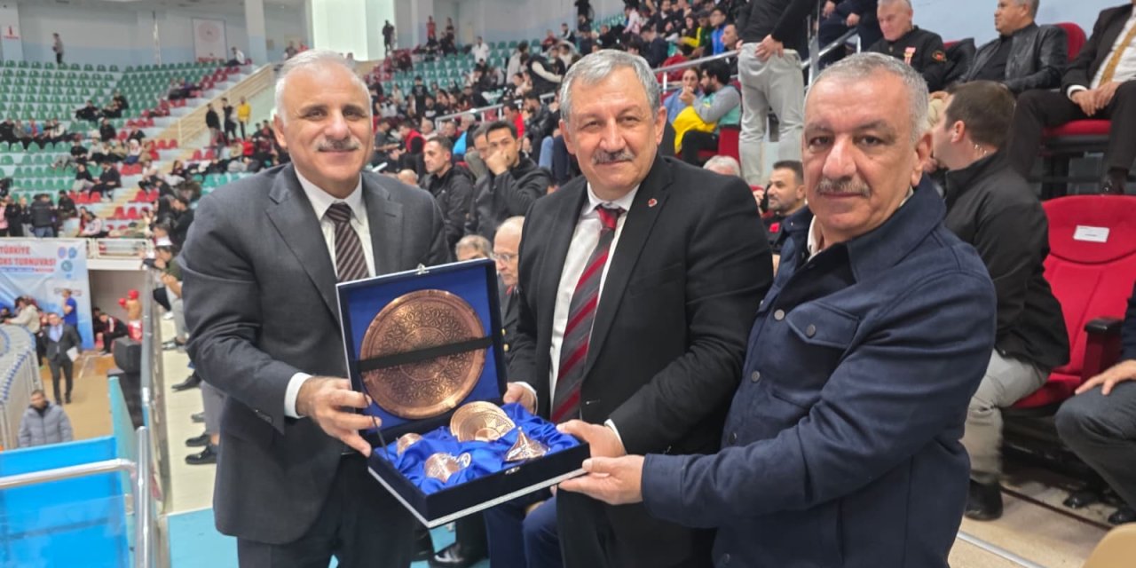 ASKF'den Başkan Kayıcı'ya Teşekkür Plaketi