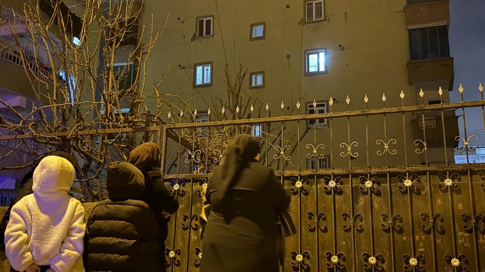 Diyarbakır’da kolonlarda çatlama sesi duyulan bina boşaltıldı