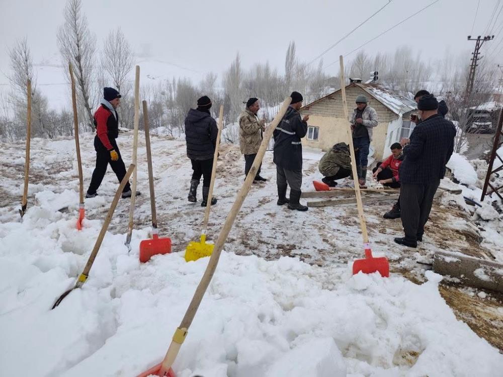 Ahır çöktü, 5 hayvan telef oldu