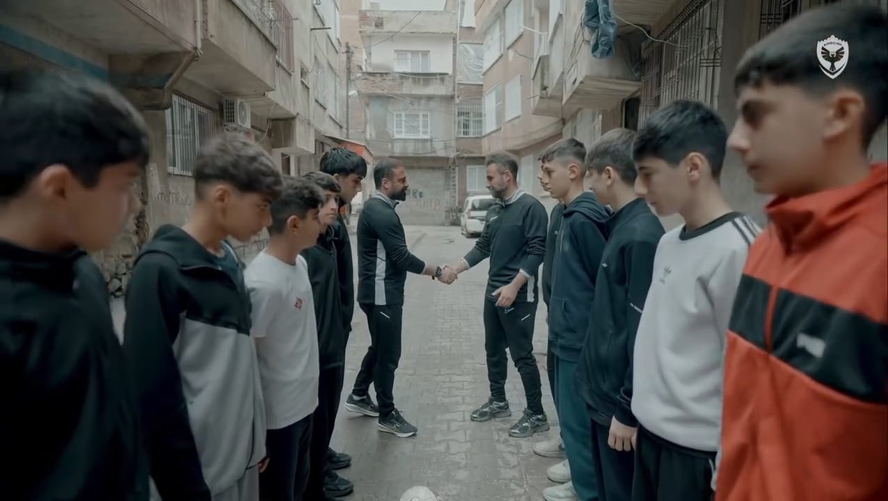 Amedspor yıldızlarını sokaklarda arıyor