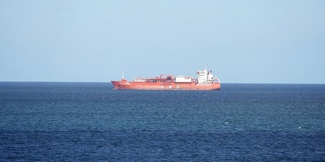 İran, 20 geminin Hürmüz Boğazı'ndan geçişine izin verdi