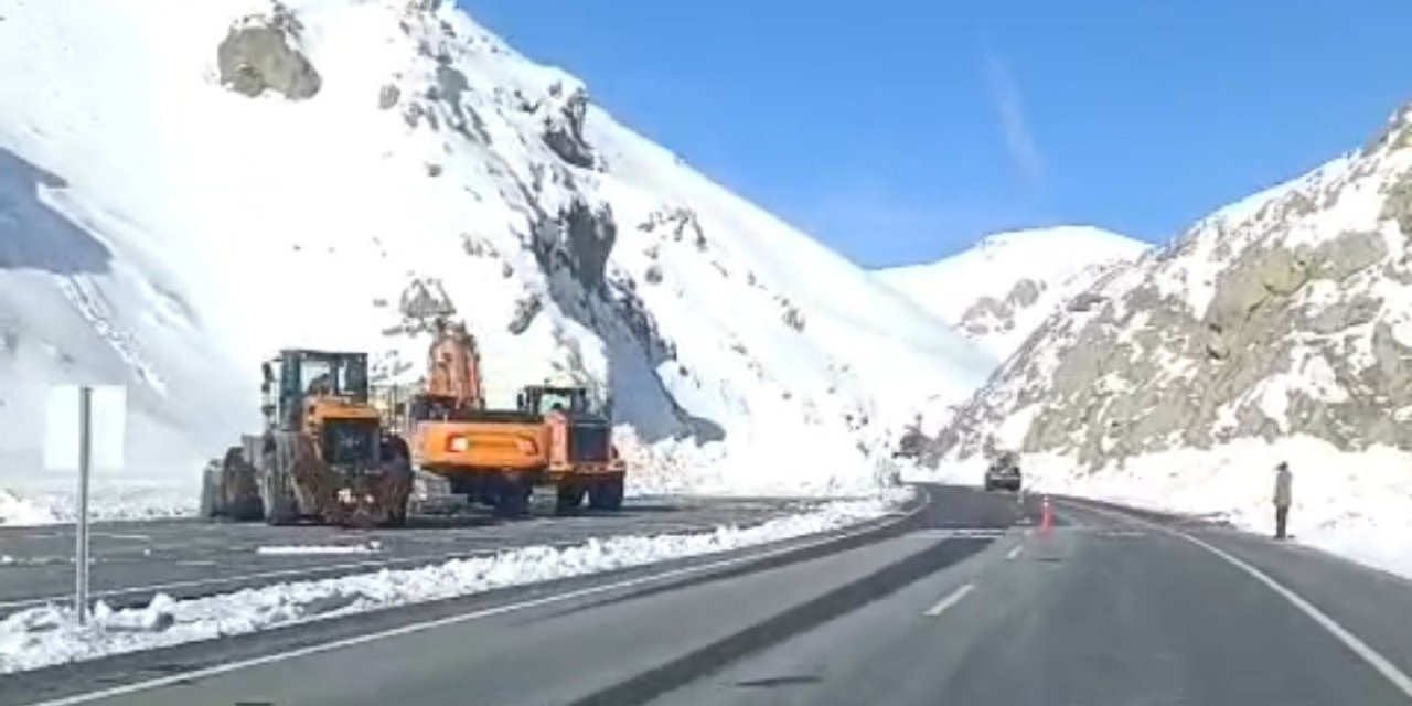 Van-Hakkari yolu yeniden ulaşıma açıldı