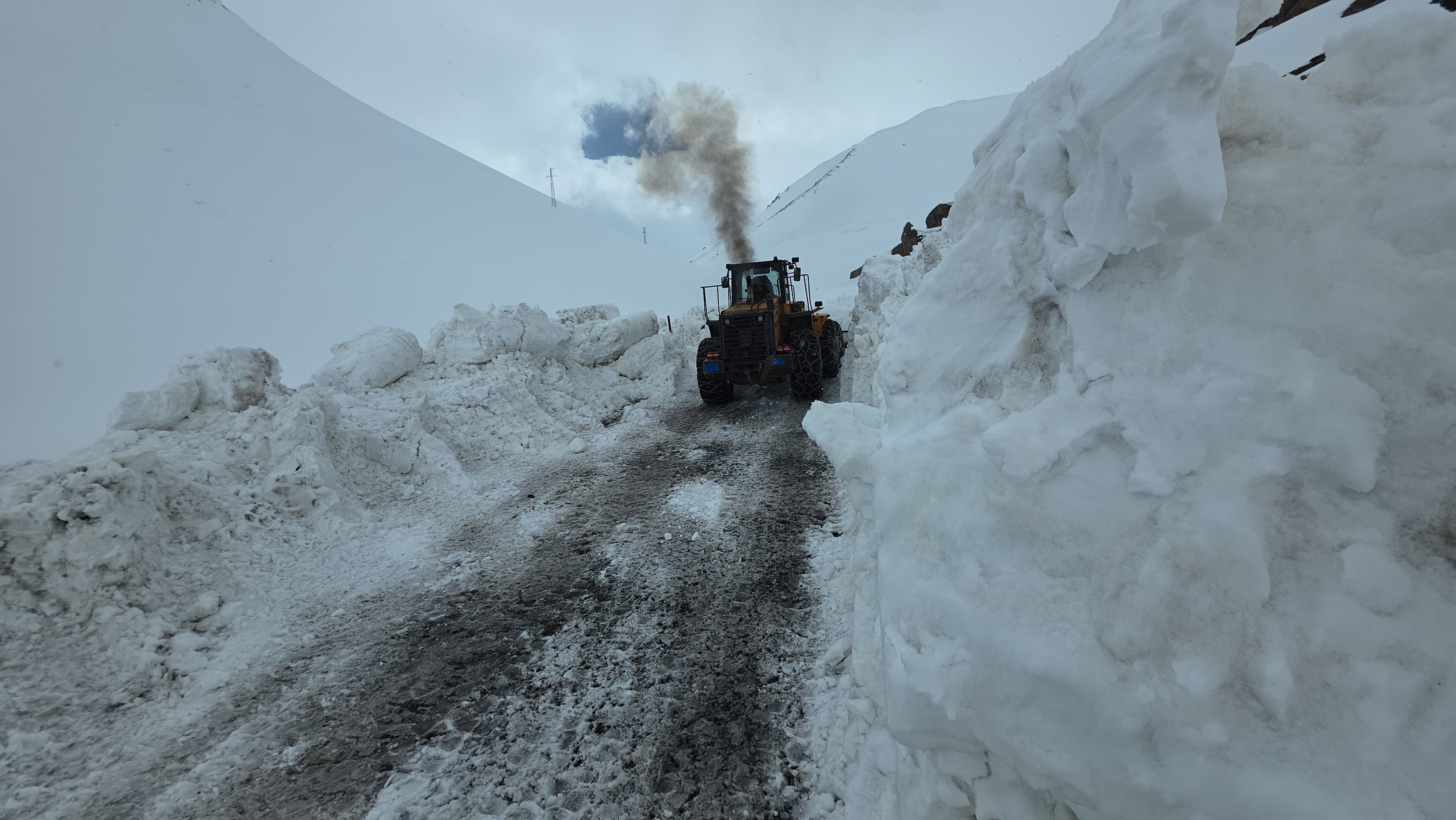 Kar kalınlığı 4 metreye yaklaştı