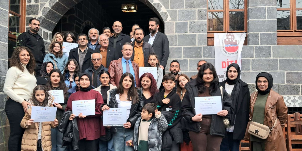 Diyarbakır'da geleceğin şairleri büyüledi