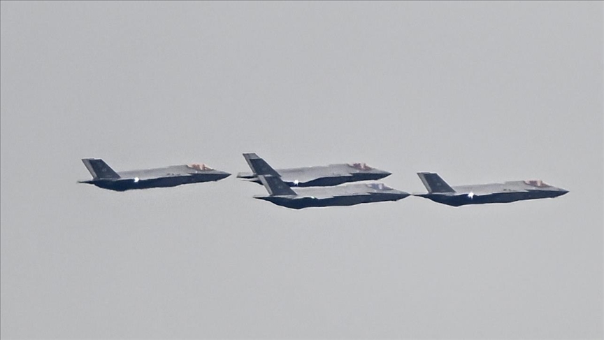 İspanya, ABD uçaklarına hava sahasını kapattı