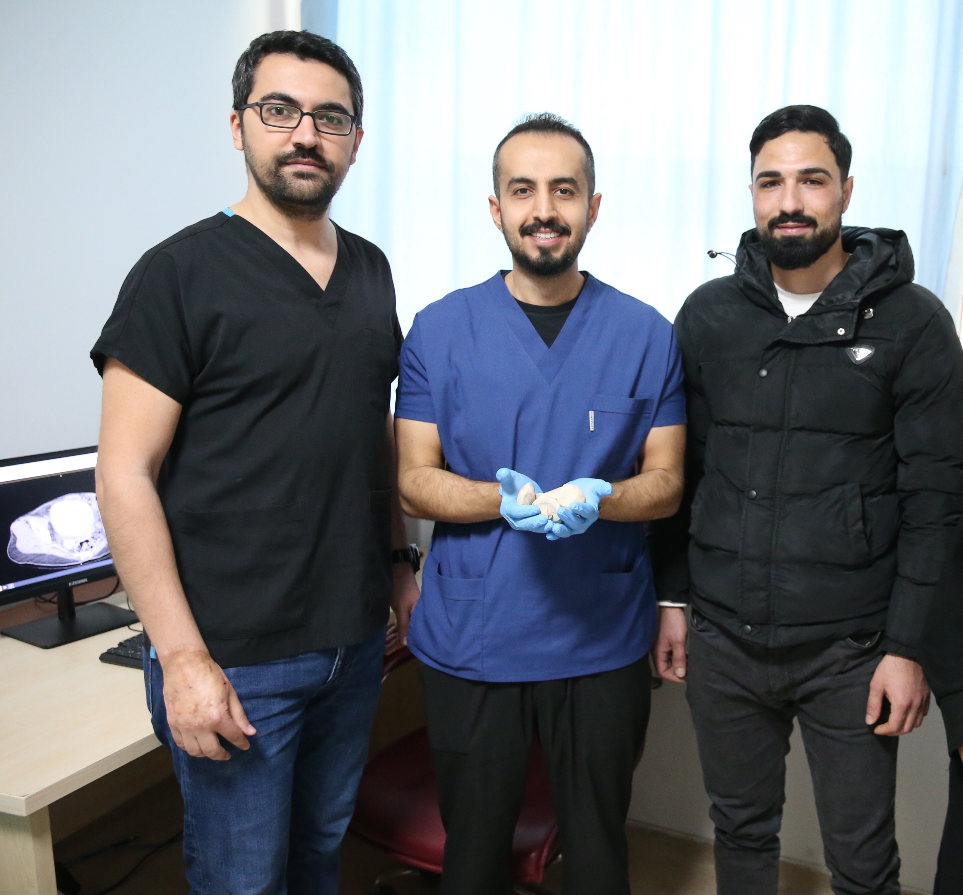 İdrar kanalı ve mesanesinden yarım kilogram  6 taş çıkarıldı