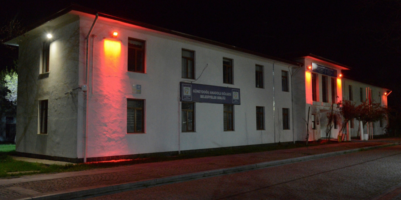 Diyarbakır’da kırmızı ışıklar eşit yaşam için yandı