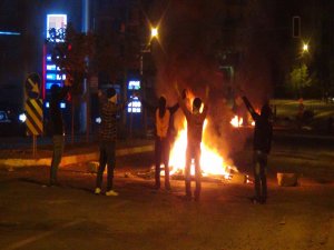 Silvan'da bir toma alev aldı