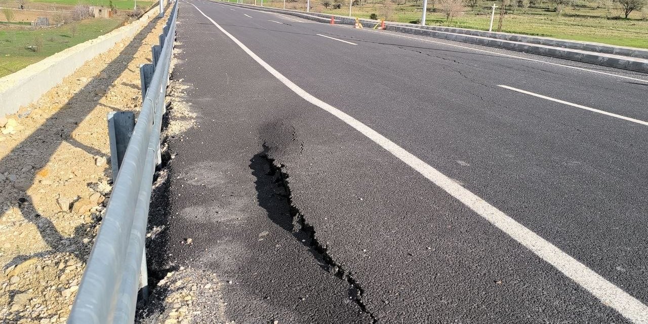 Batman’da yeni yapılan yolda çökme meydana geldi