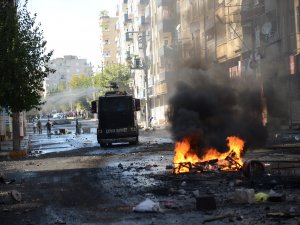 Diyarbakır'da polisle çatışan 4 kişi yaralı yakalandı