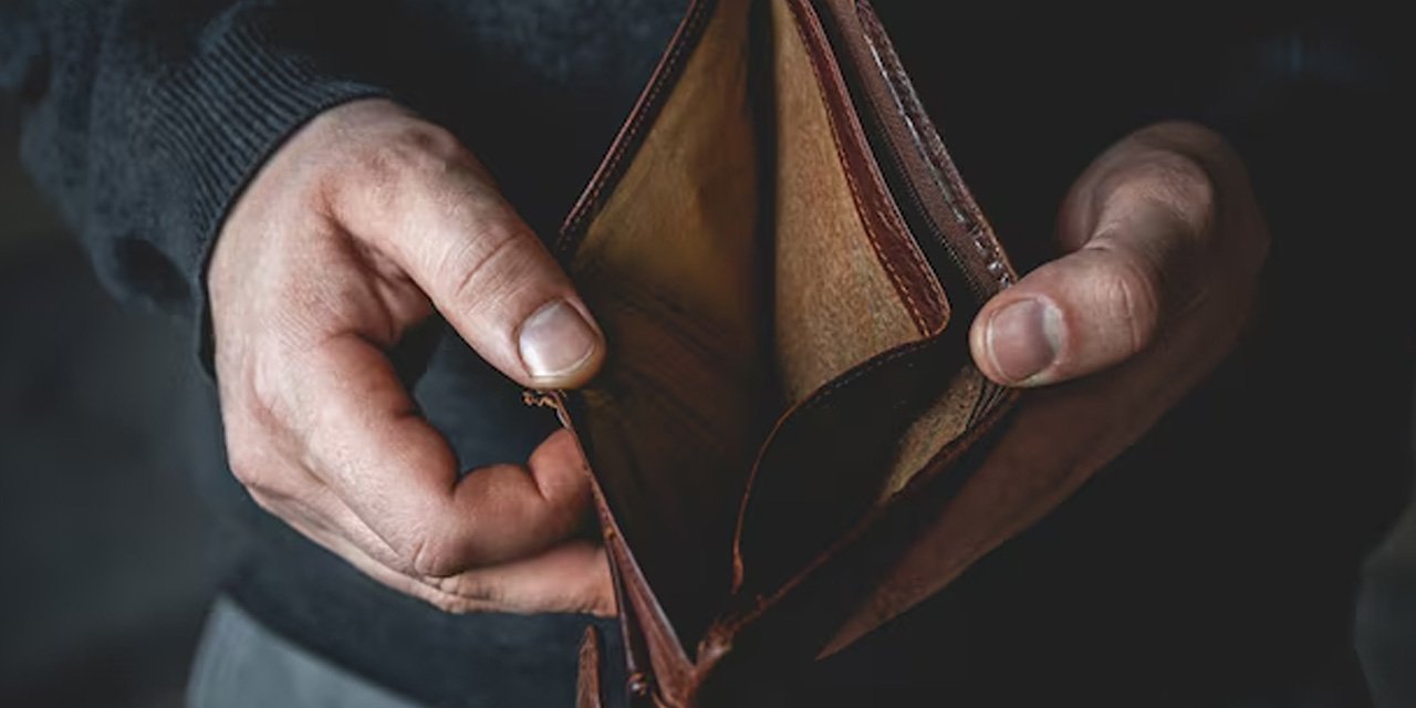 Asgari ücret ve emekli maaşı enflasyona karşı yenildi