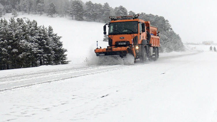 Kars ve Ardahan'da ilkbaharda kar etkili oldu