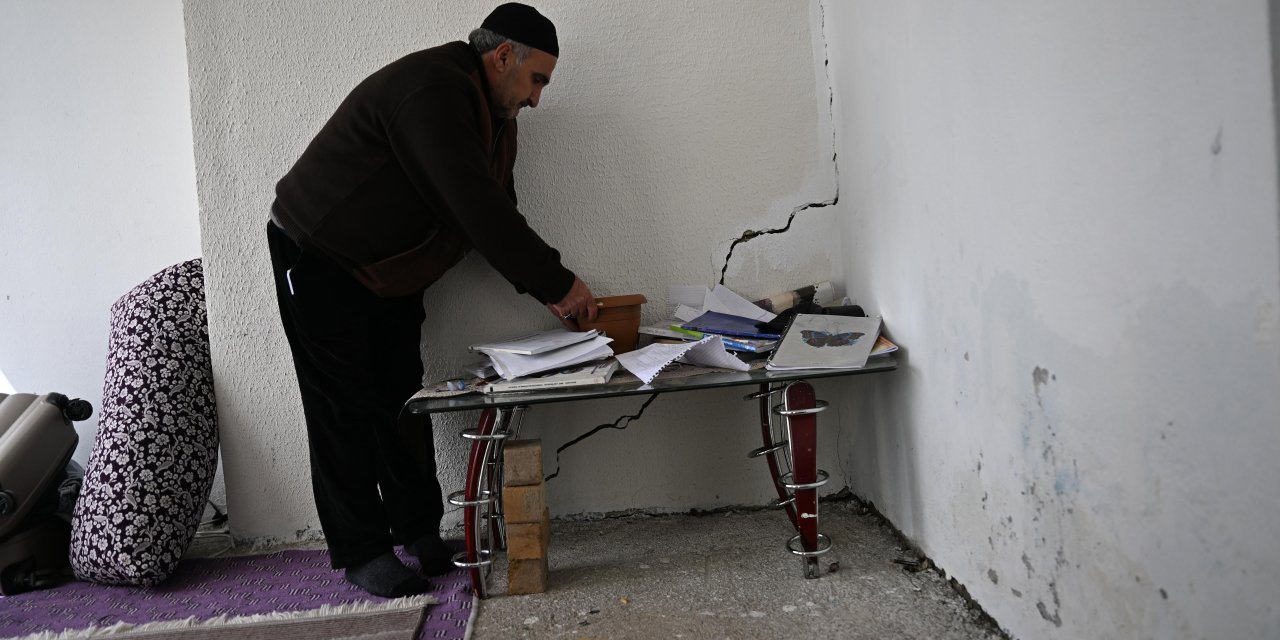 Van'da AFAD ekipleri depremin ardından incelemelerde bulundu