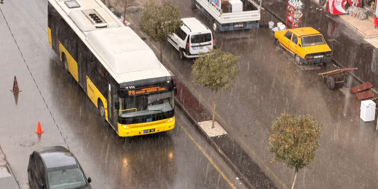 Diyarbakır'da sağanak etkili oldu