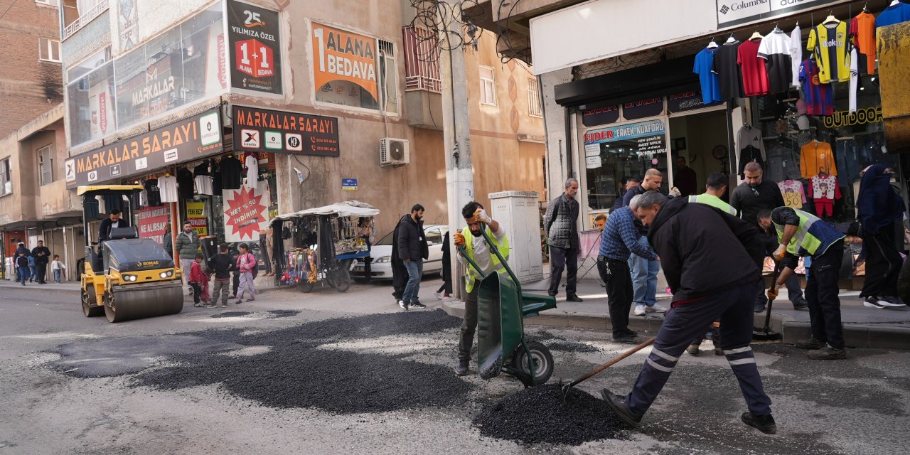 Diyarbakır'da bozulan yollar onarılıyor
