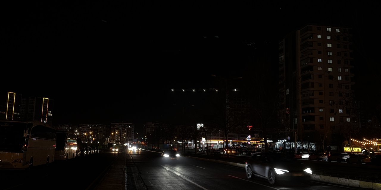 Diyarbakır karanlığa gömüldü