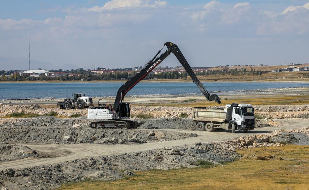 Van Gölü'nde 2 milyon 86 bin metreküp dip çamuru temizlendi
