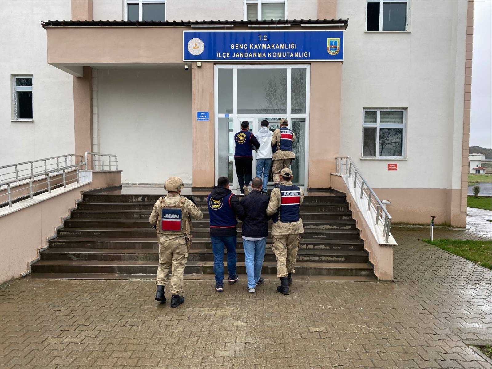 Bingöl'de 16 şüpheli ve 4 hükümlü yakalandı