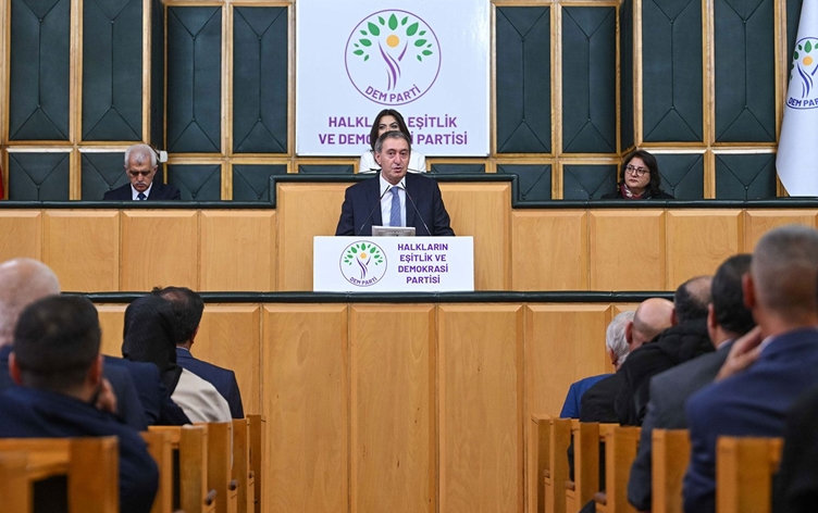 Bakırhan: Ankara, Diyarbakır'ın hukukunu tanırsa büyür