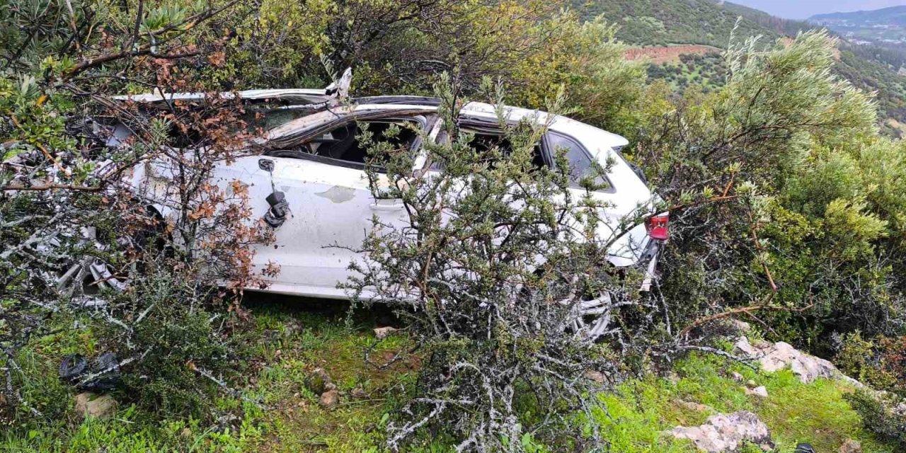 Kontrolden çıkan otomobil uçuruma yuvarlandı