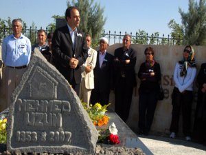 Mehmet Uzun mezarı başında anıldı