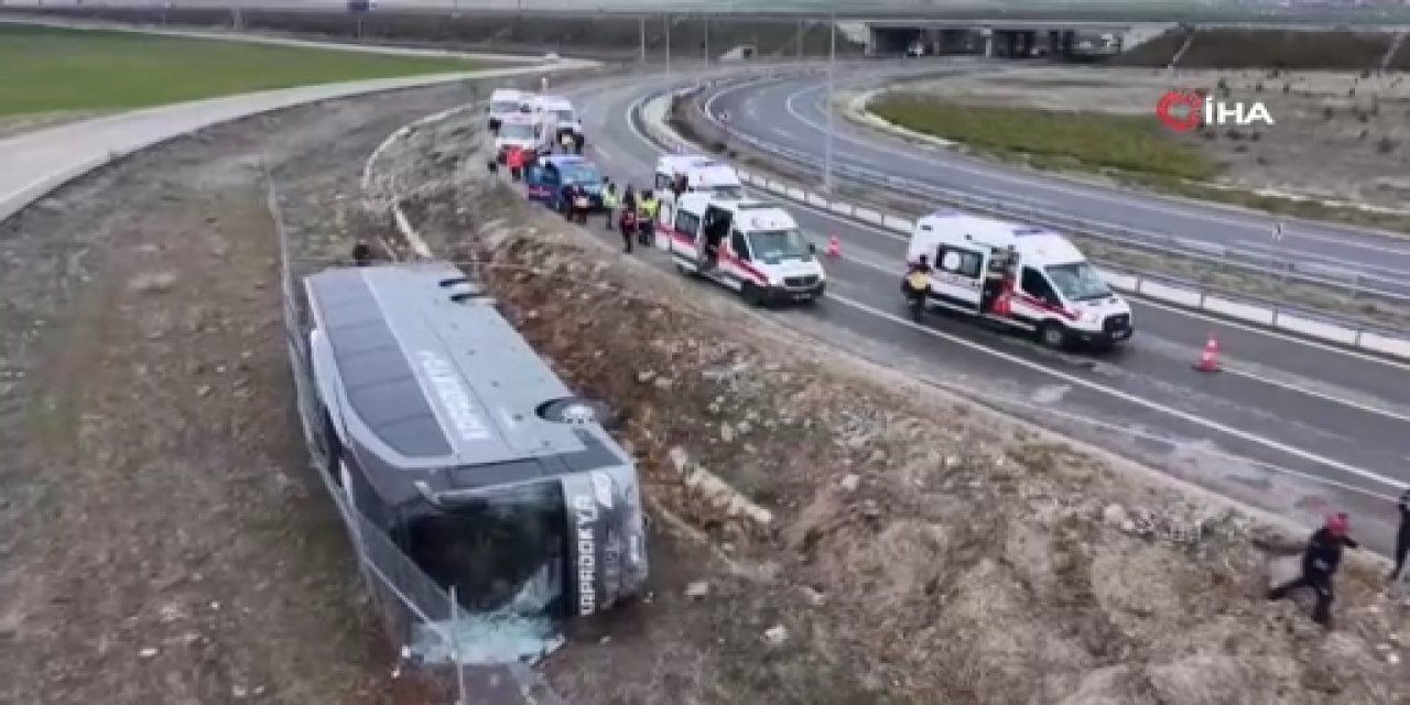 Tur otobüsü devrildi: 23 yaralı
