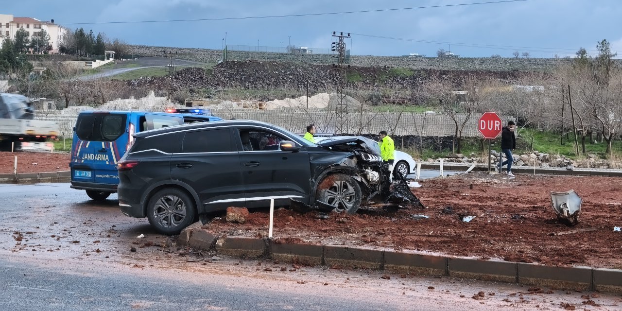 Siverek'te iki otomobil çarpıştı: 8 yaralı