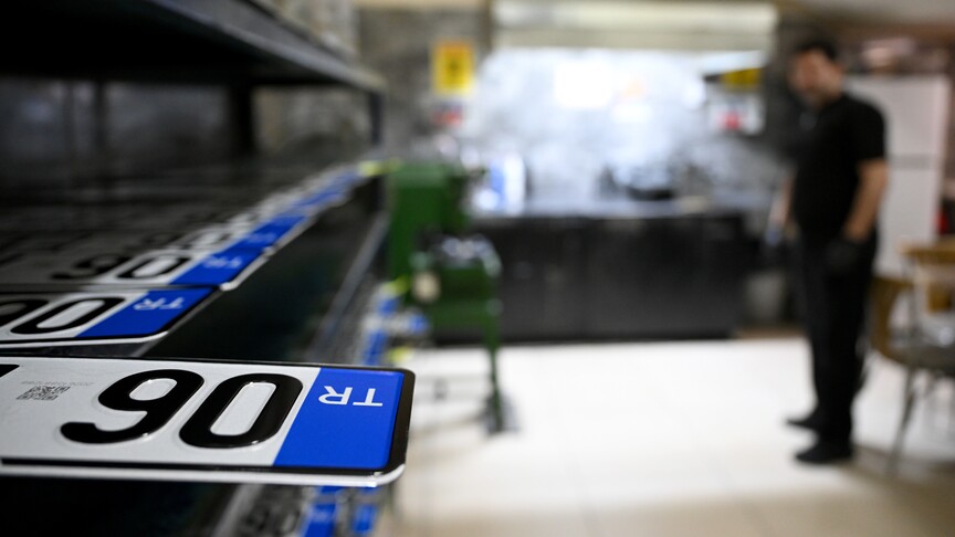 Yetkili kuruluşların bastığı APP plakalar ücretsiz yenilenecek