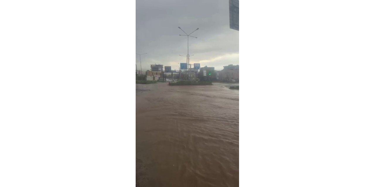 Kurtalan'da sağanak yağış hayatı olumsuz etkiledi