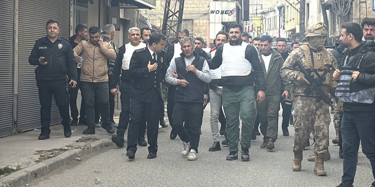 3 kişiyi rehin alan firari yakalandı