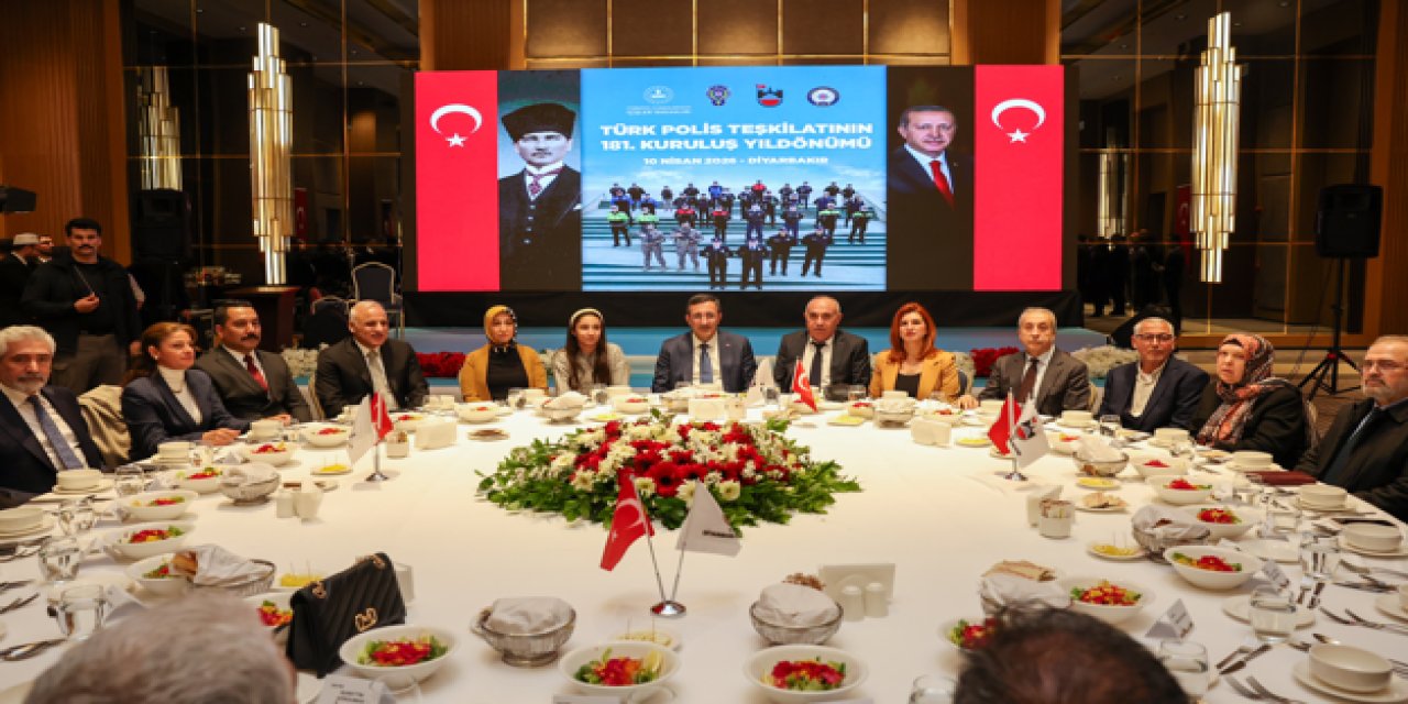 Cumhurbaşkanı Yardımcısı Cevdet Yılmaz, Diyarbakır’da polis haftası etkinliğine katıldı