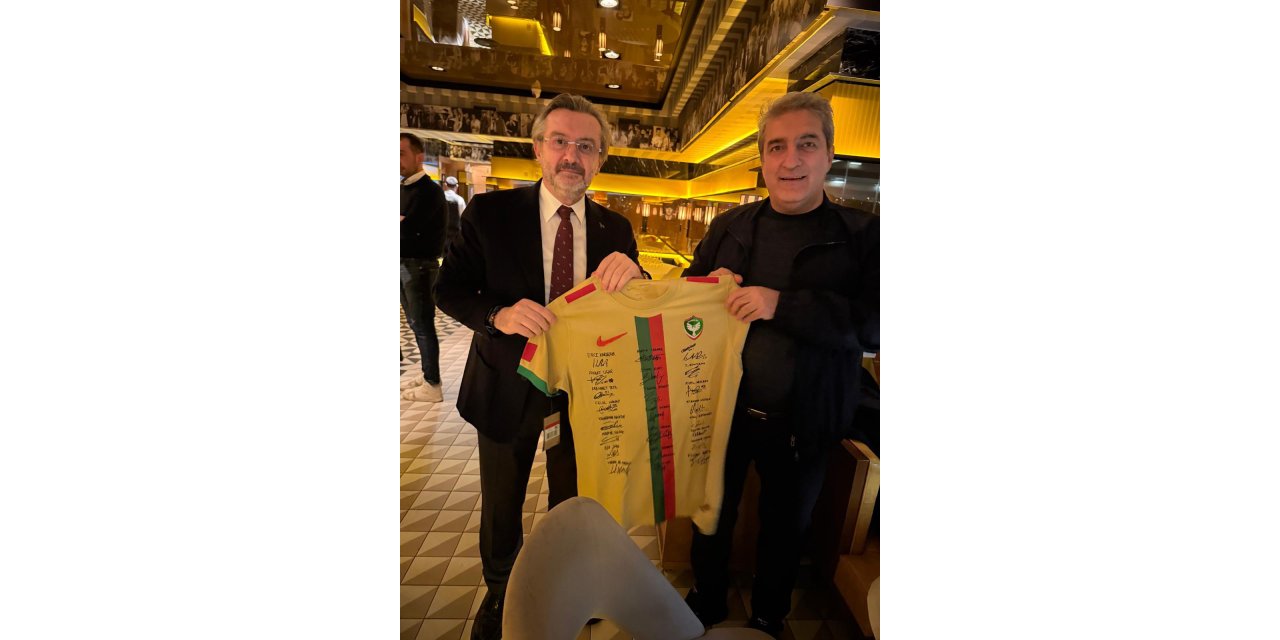 Amedspor'un İmzalı Forması TÜSİAD Başkanına Hediye Edildi