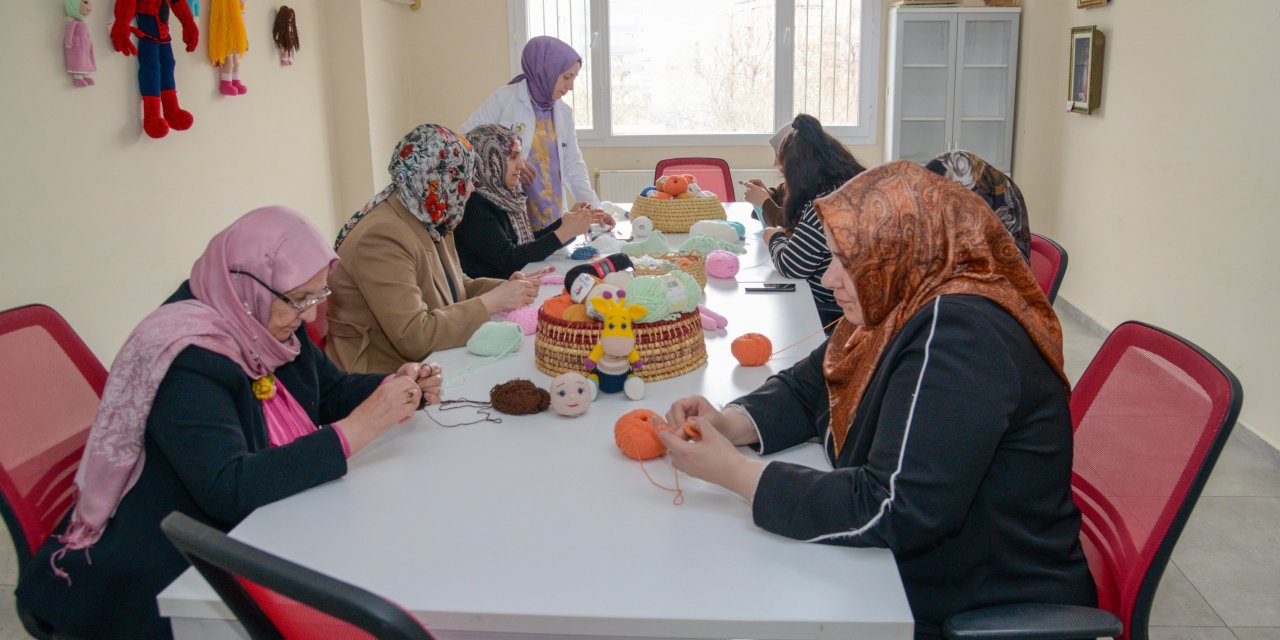 Meslek kurslarında üretimle güçlenen dayanışma
