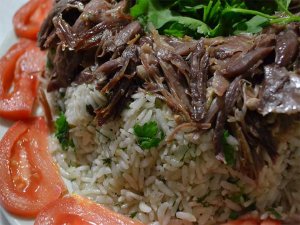 Kardeşlik ve Barış İçin Etli Pilav Dağıtıldı