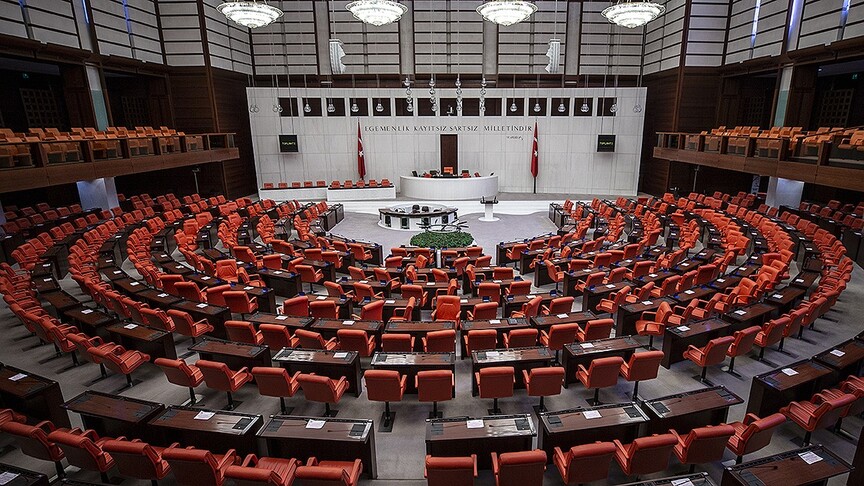 Mecliste, sosyal medyaya ve doğum iznine yönelik düzenlemeler görüşülecek