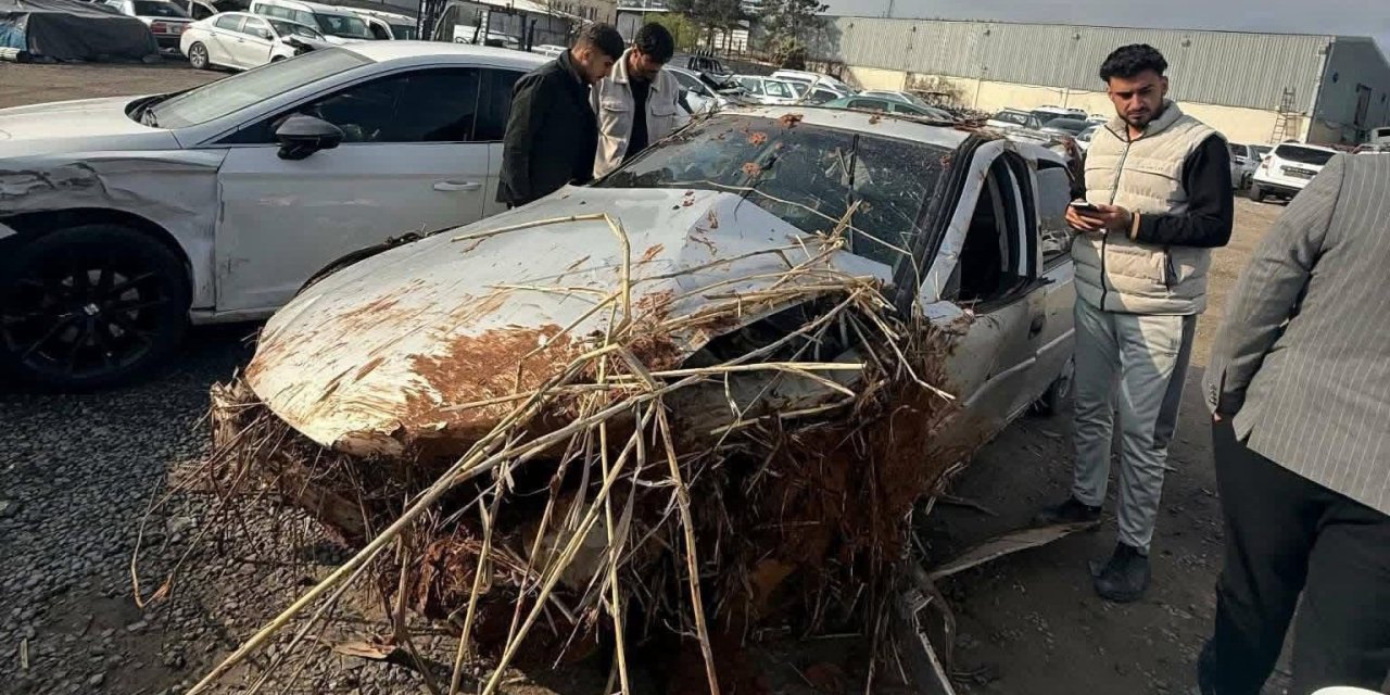 Direksiyon hakimiyetini kaybetti, otomobil tarlaya uçtu: 1 ölü