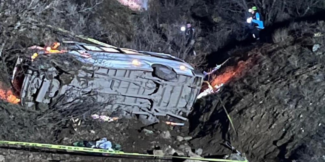 İşçi servisi devrildi: 2 ölü, 10 yaralı