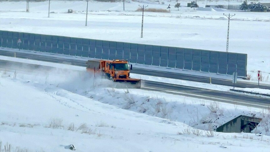 Bazı illerde kar etkili oldu
