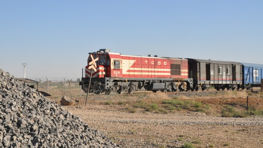 Suriye sınırındaki 350 kilometrelik hat tren trafiğine açıldı