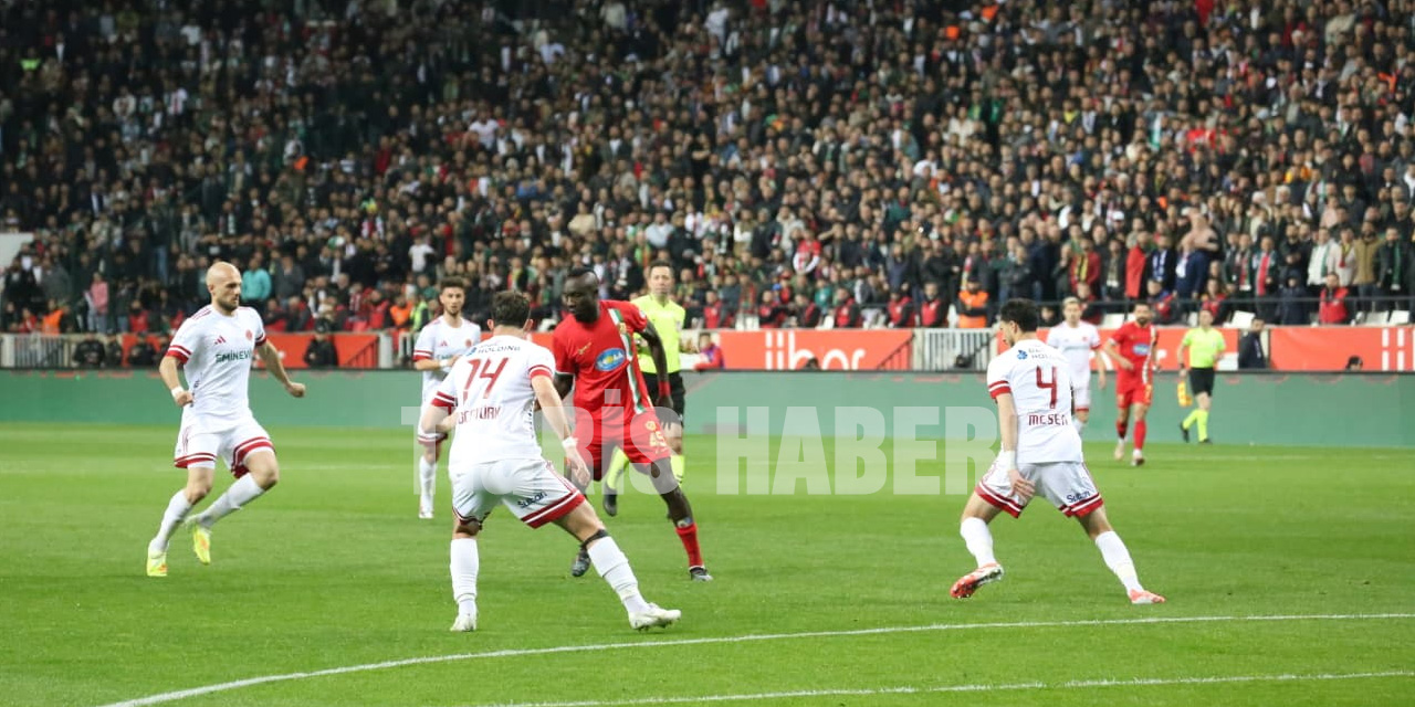 Amedspor, Ümraniyespor karşısında ilk devreyi 1-1 tamamladı