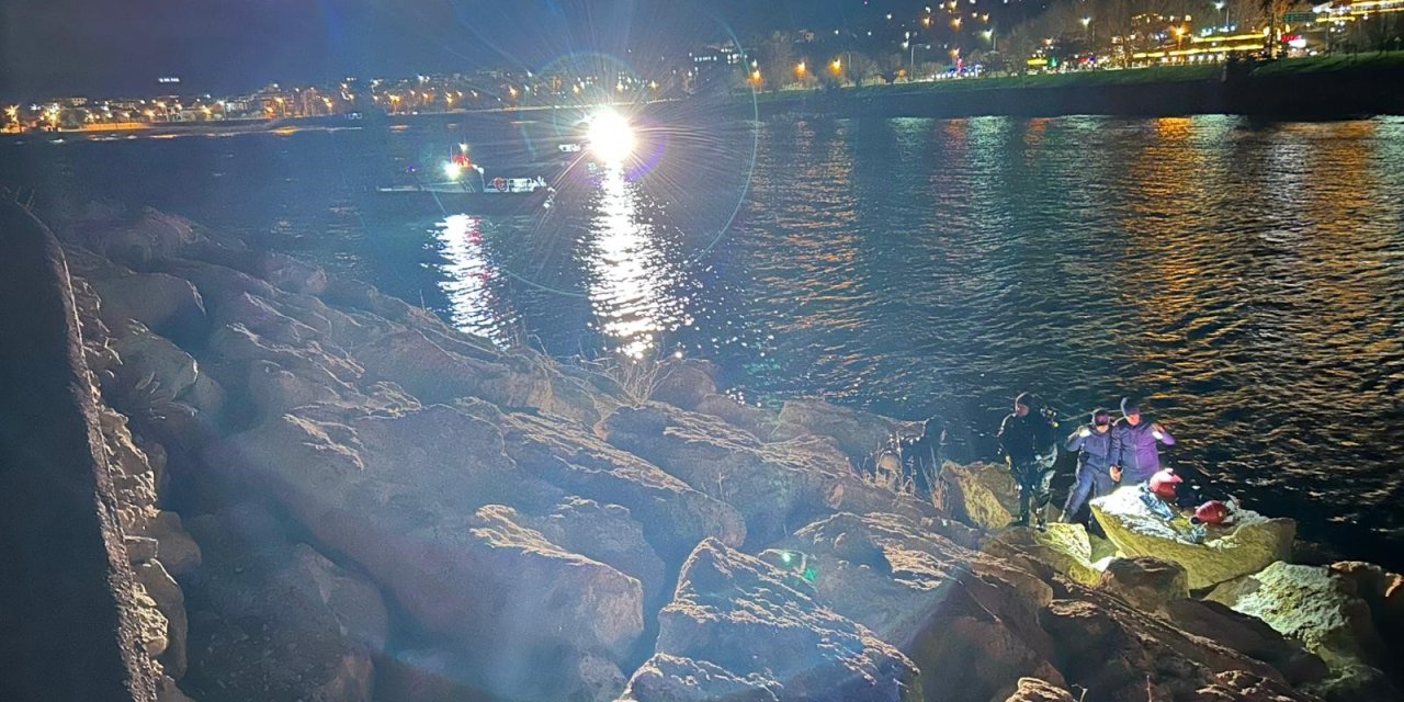 Van Gölü’ne düşen gencin cansız bedeni bulundu